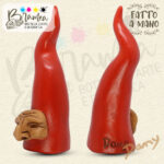 Corno rosso con maschera - immagine 2